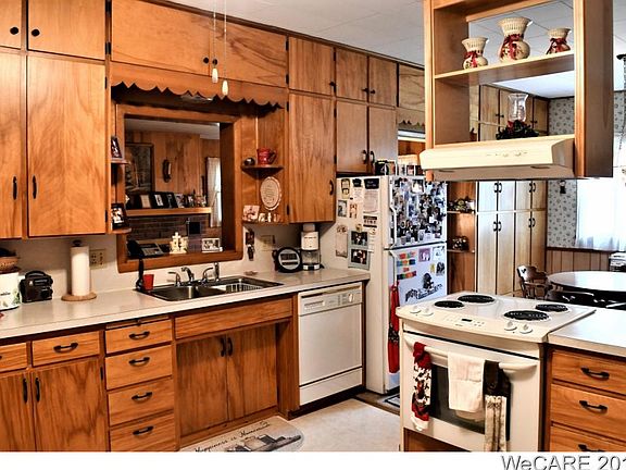 4th image of 137 S Poplar St #1