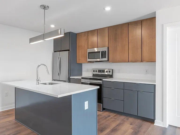 Graduate Pointe — Photo 51