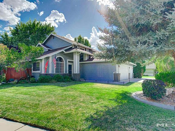 2nd image of 1065 Wisteria Dr