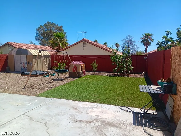 121 Logansberry Ln — Photo 36