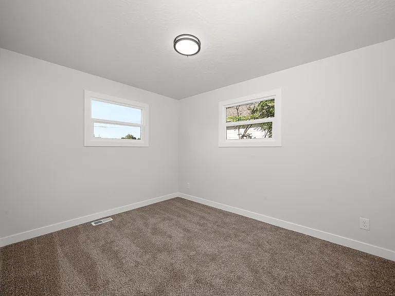 2217 E Longfellow Ave — Photo 6