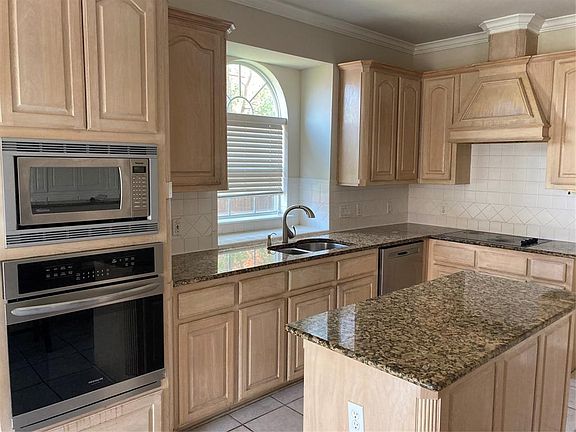 4th image of 3805 Skyline Dr