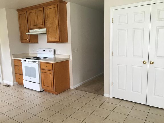Kitchen/ Washer/Dryer