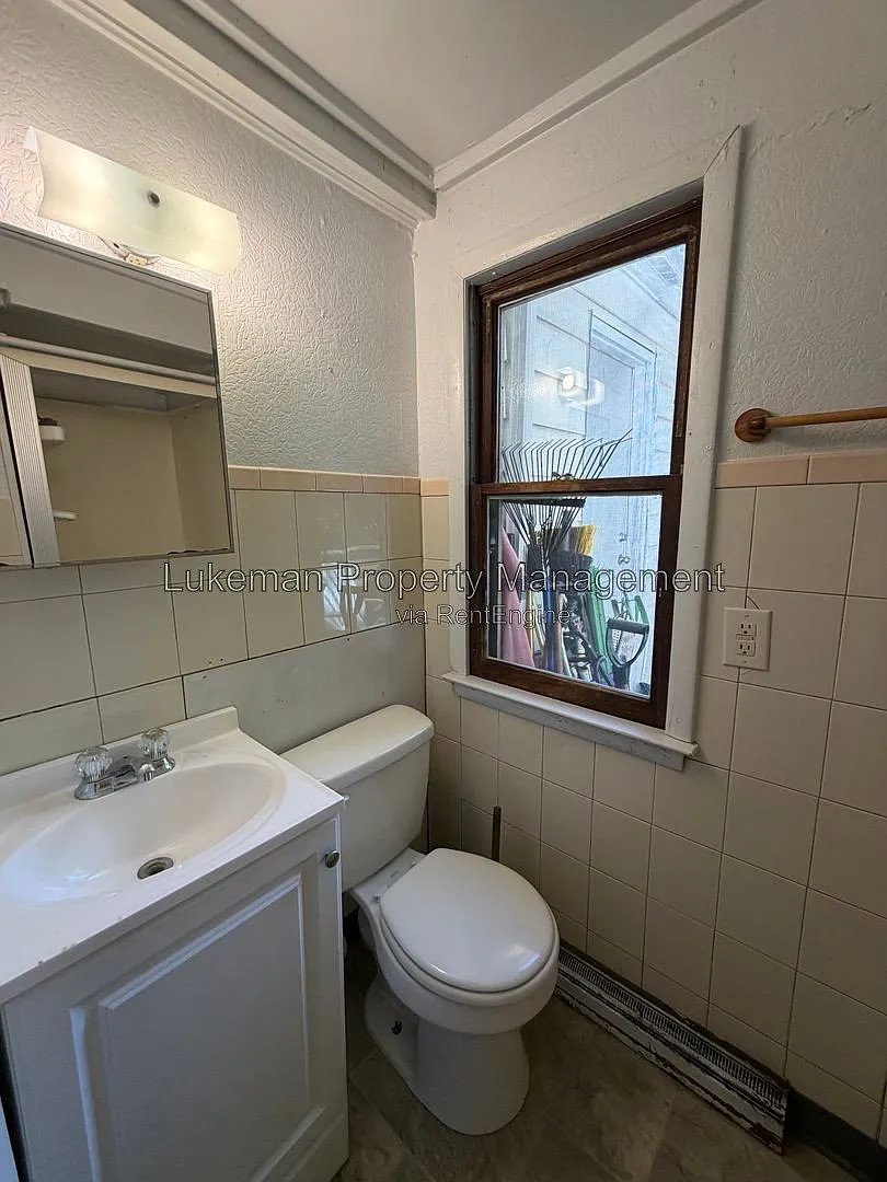 Studio, 1.0 bath, 450 sqft, $725 — Photo 4
