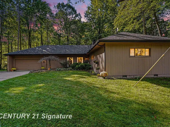 547 Peterson Dr, Sanford, MI 48657
