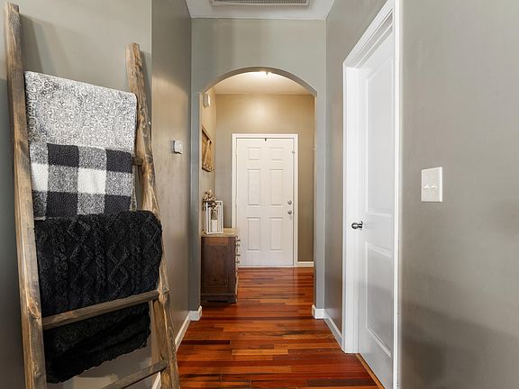 5th image of 1020 Meriweather Dr