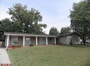 2325 Pohlman Rd, Florissant, MO 63033