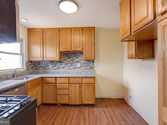4th image of 4205 Newport Dr