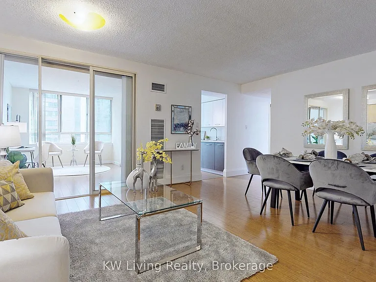 633 Bay St #814 — Photo 7