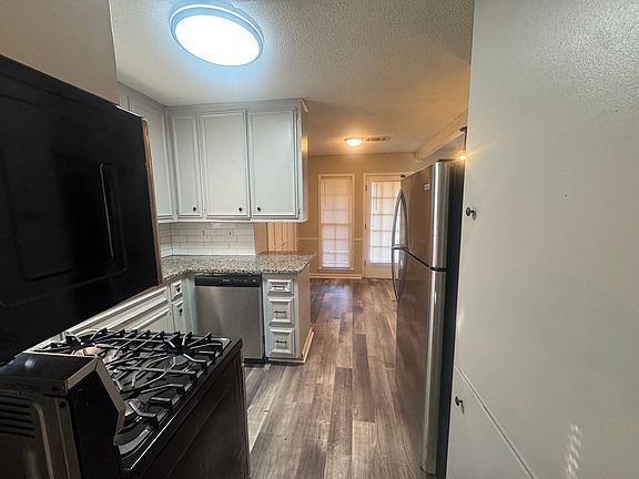 4th image of 3208 Little John Dr