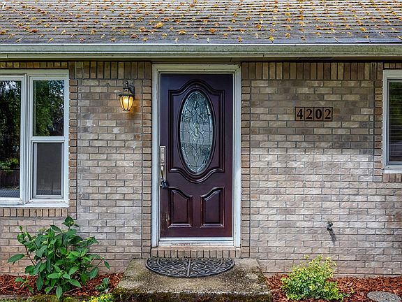 3rd image of 4202 NE 50th St