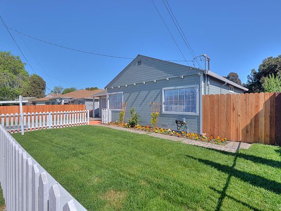 3rd image of 2713 Greenwood Dr
