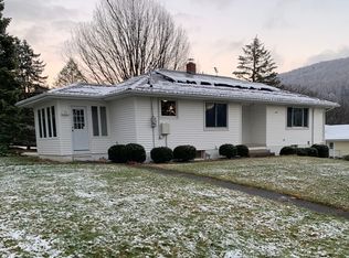 11 Meadow Dr, Scott Township, PA 18411