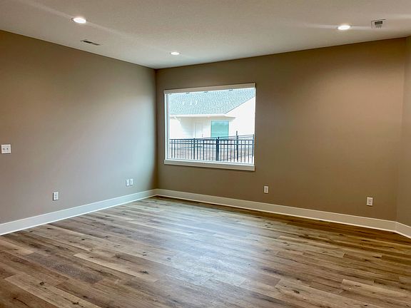 3rd image of 5588-90 N Sandkey Ct