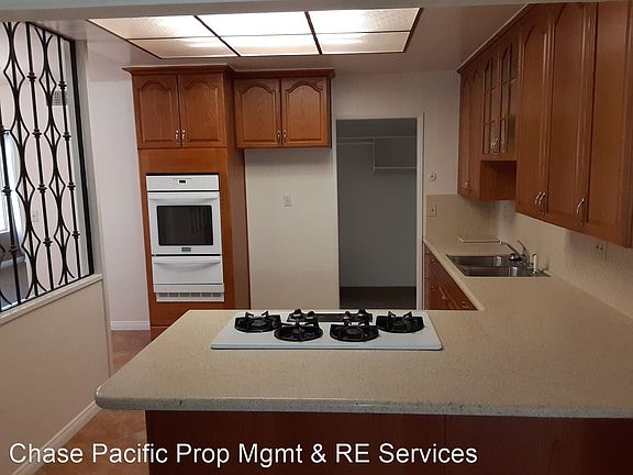 3rd image of 136 Royal Oak Dr