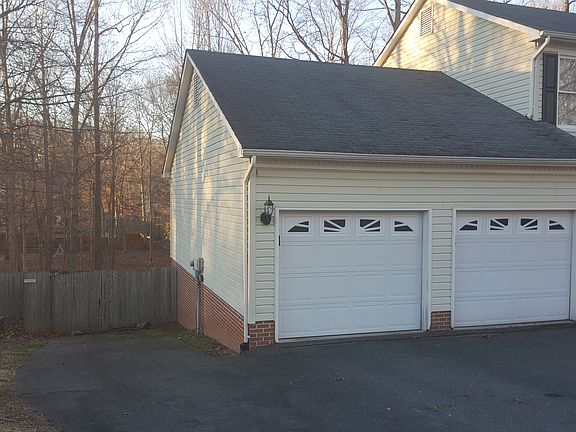 Oversized 2 Car Garage