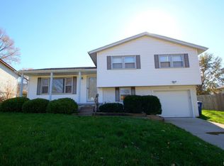 2911 Maplecrest Rd, Bettendorf, IA 52722