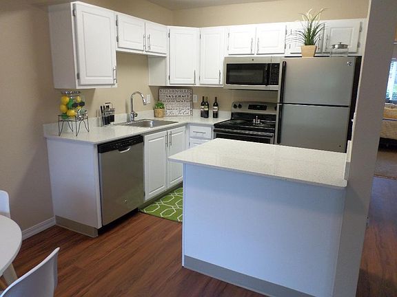 4th image of 1225 NE 51st Ave #340