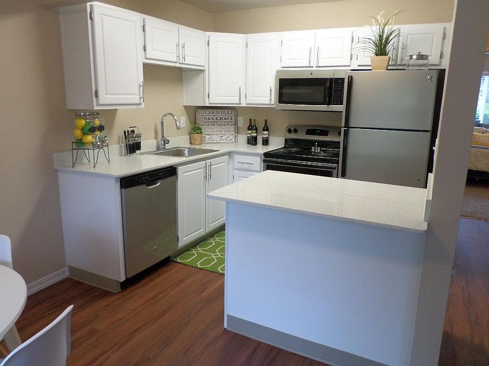 1st image of 1225 NE 51st Ave #351