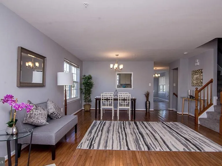 8800 Community Square Ln — Photo 4