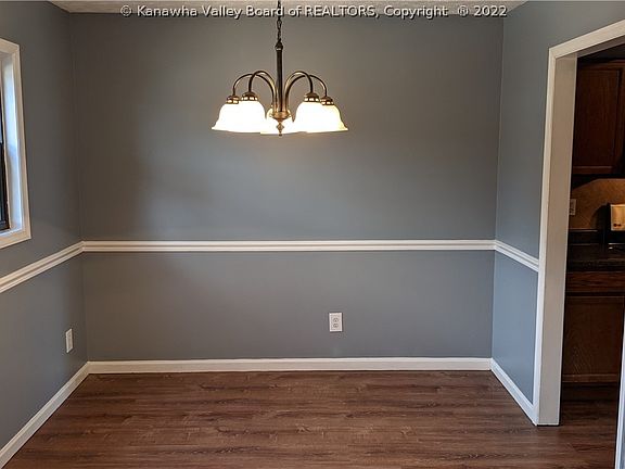 5th image of 303 Fairway Gdns