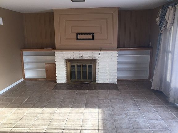 4th image of 2501 Hart Ave