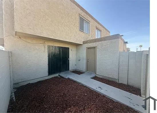 3 bed, 1008 sqft, $1,799 — Photo 4