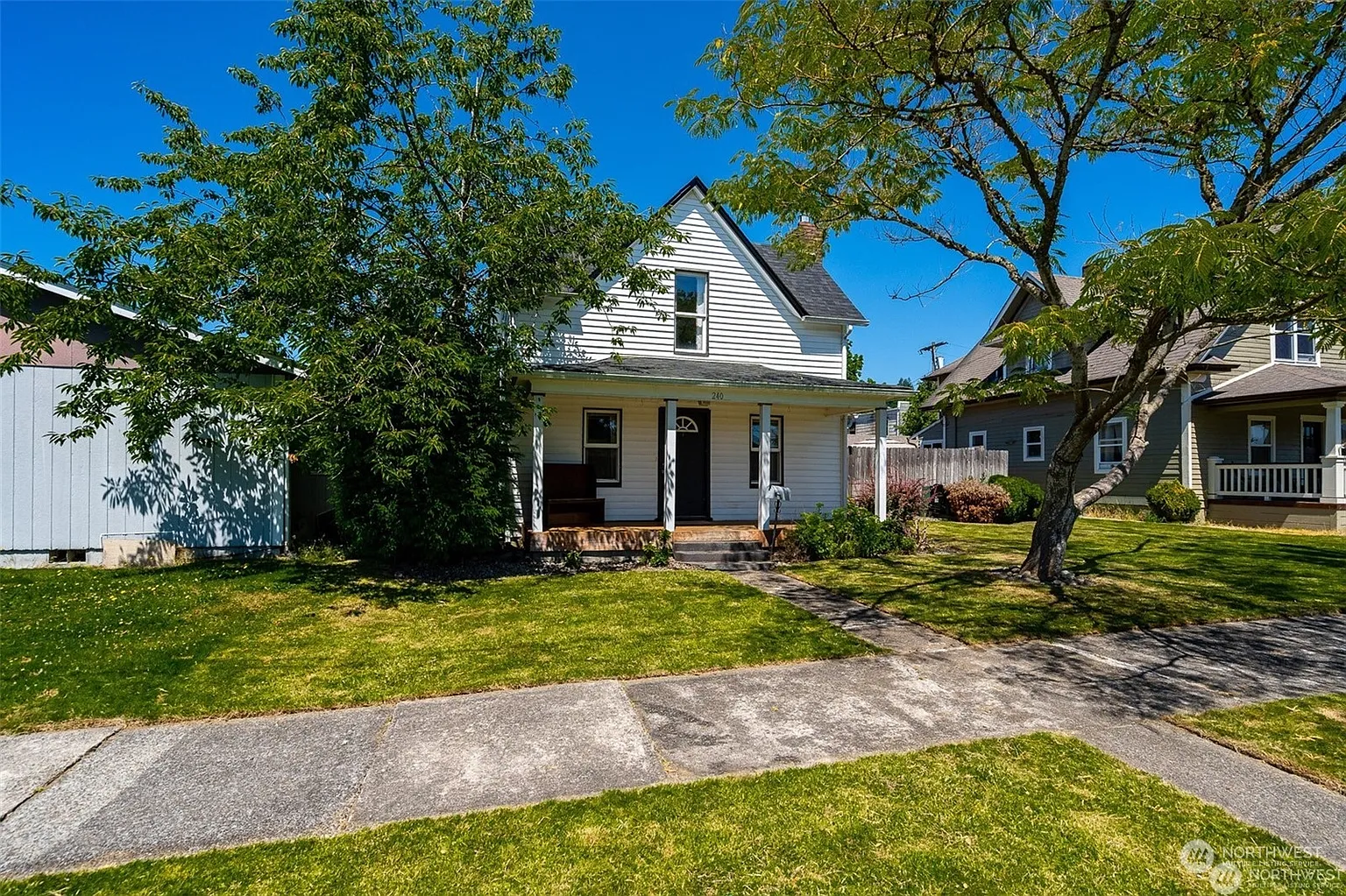 240 SW James photo 1