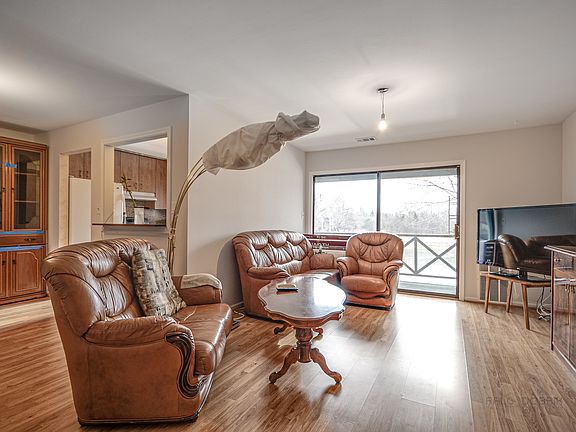 4th image of 1030 Cottonwood Ct #2AR