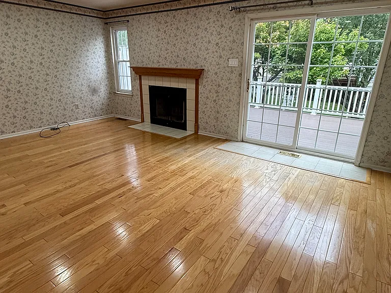 155 Liberty Dr — Photo 3