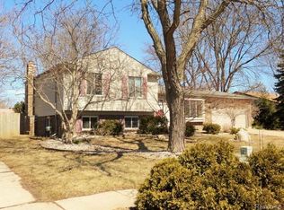 37520 Hillcrest Dr, Wayne, MI 48184