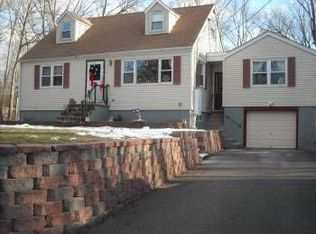 18 Acken Rd, Basking Ridge, NJ 07920