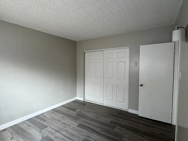 1864 Locust Ave — Photo 10