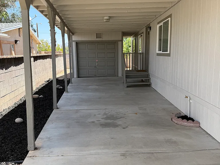 1946 Castleberry Ln — Photo 16