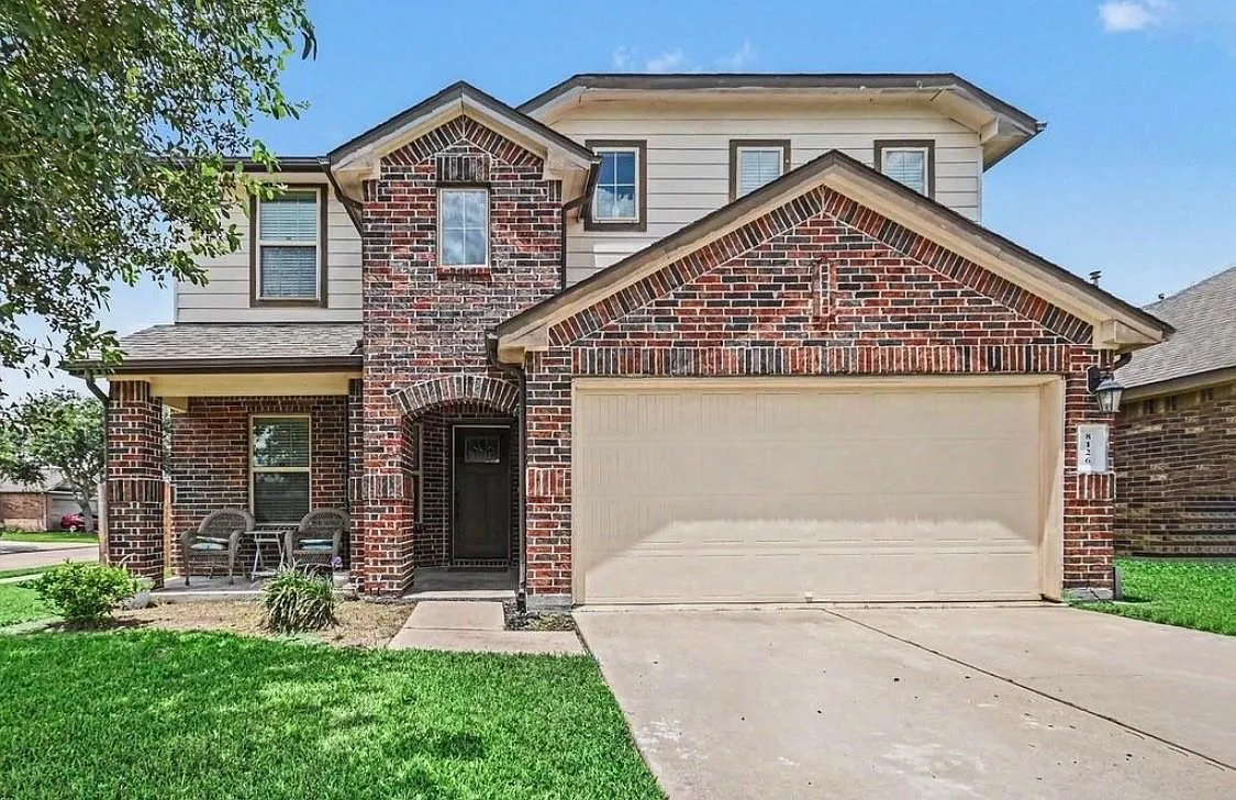 4 bed, 2.5 bath, 2398 sqft, $2,800 — Photo 1