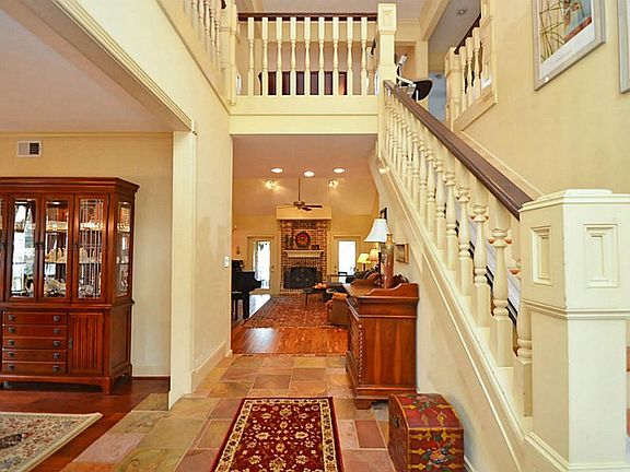 5th image of 1042 Orchard Hill St