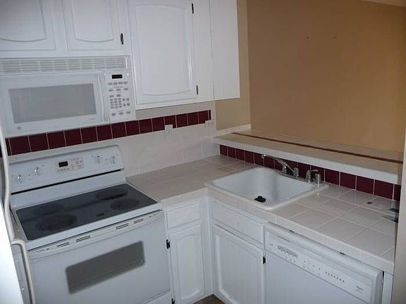 5th image of 75-5782 Kuakini Hwy APT 308