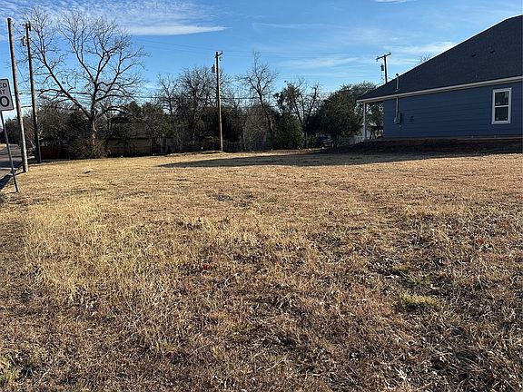 2nd image of 3000 Pine Ave