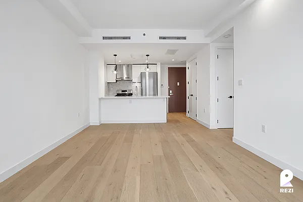 Rented by REZI | media 6