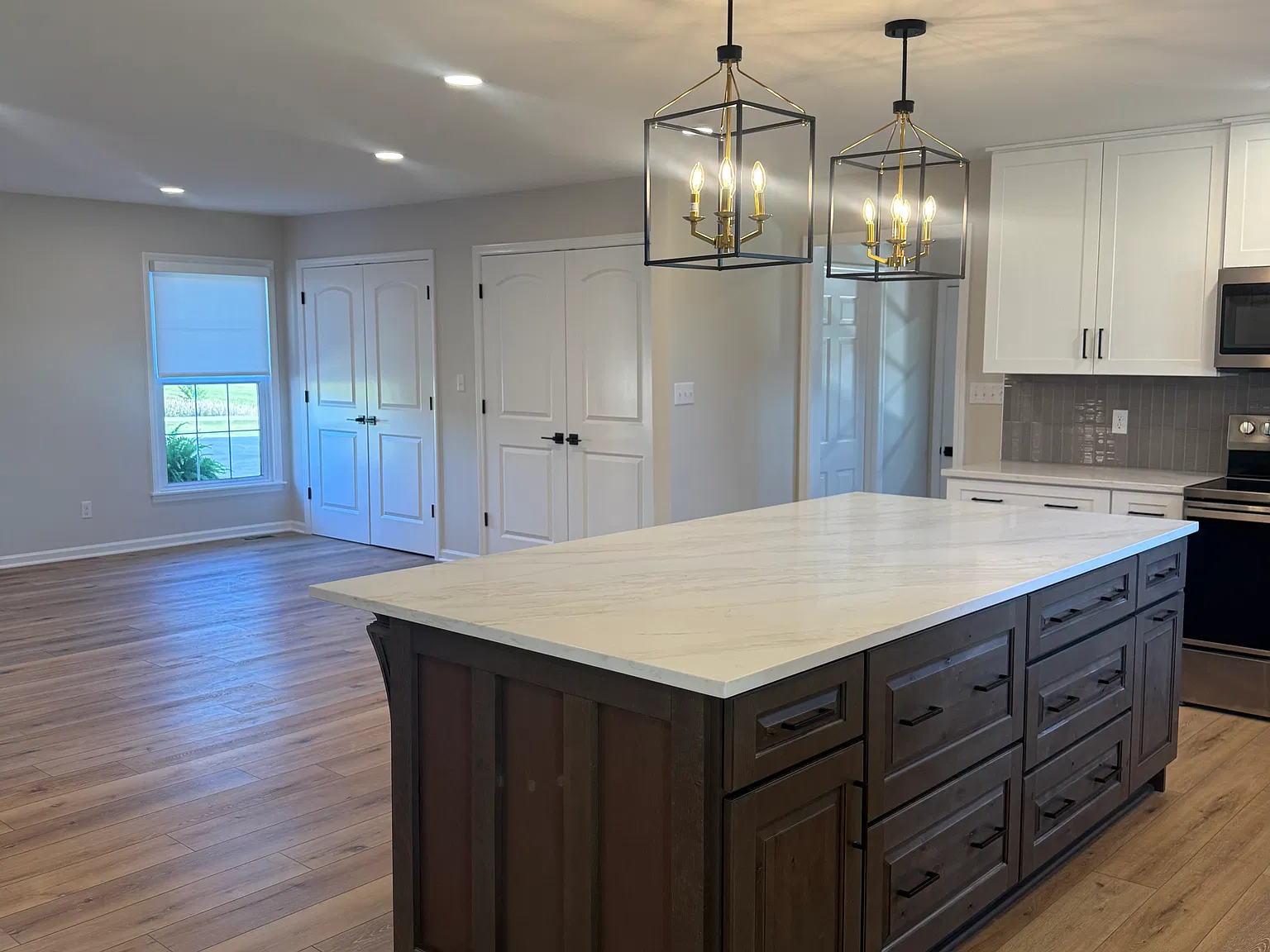 4 bed, 2400 sqft, $3,000 — Photo 3