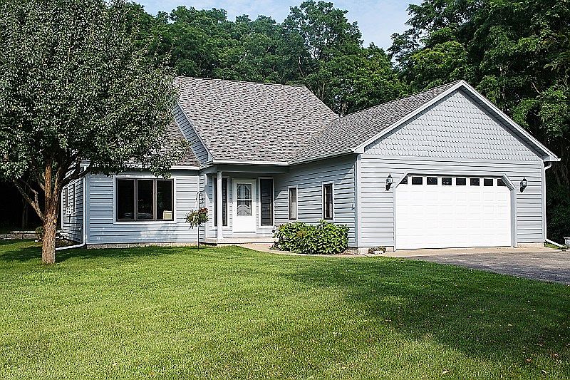 1st image of 470 Meadowlark Ln E