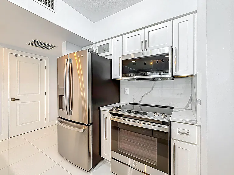 347 N New River Dr E #706 — Photo 11
