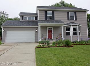 30 Melvin J Ct, Oxford, MI 48371
