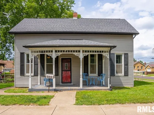 925 Charlotte St, Pekin, IL 61554
