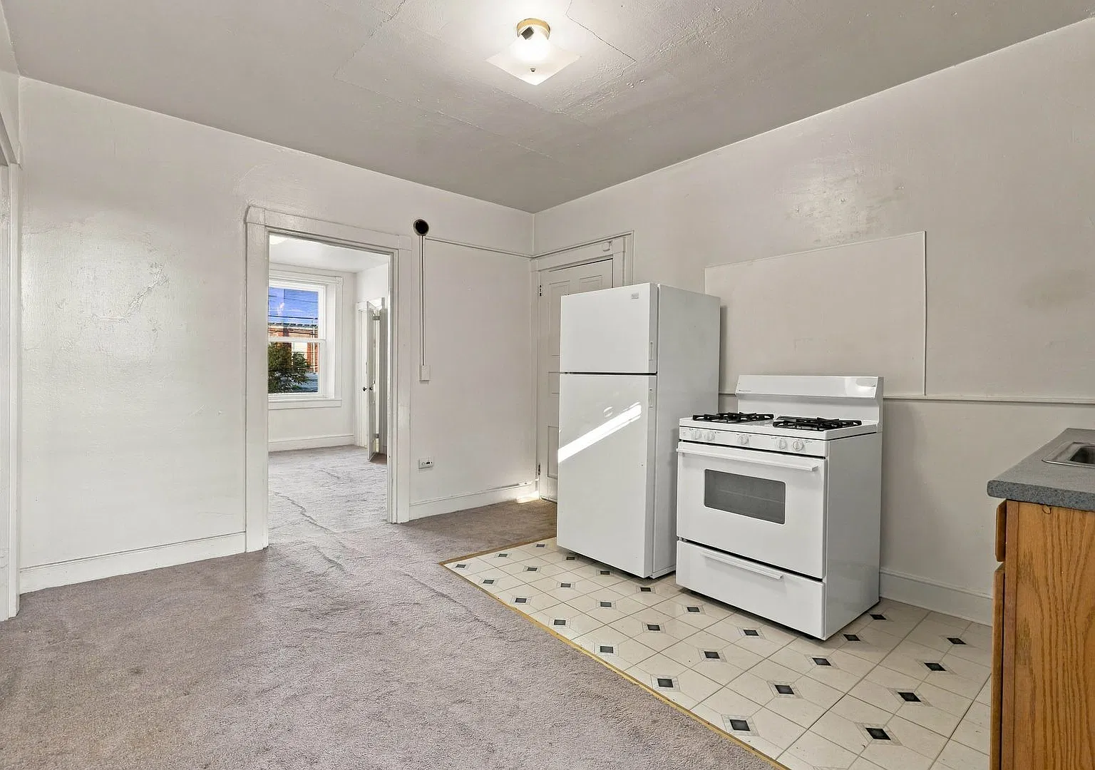 339-341 N Mulberry St — Photo 4