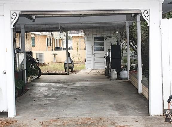 4th image of 303 Bradford St