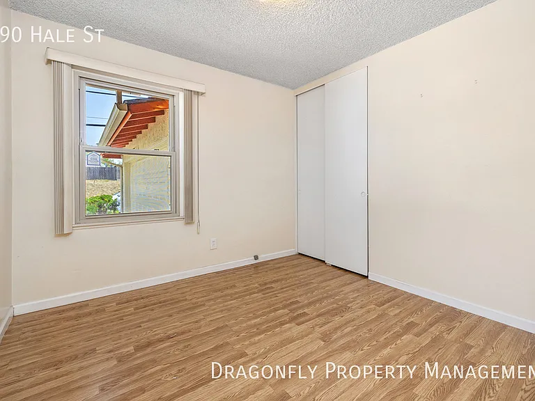490 Hale St — Photo 25