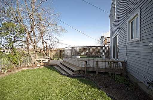 3rd image of 119 Longman La