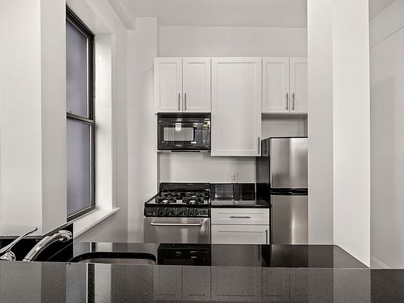 5th image of 347 W 55th St APT 6K