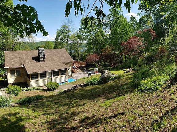 2nd image of 7 Erica Ln